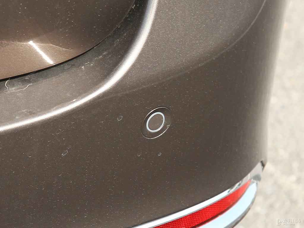 琥珀金別克GL8車尾外觀圖片