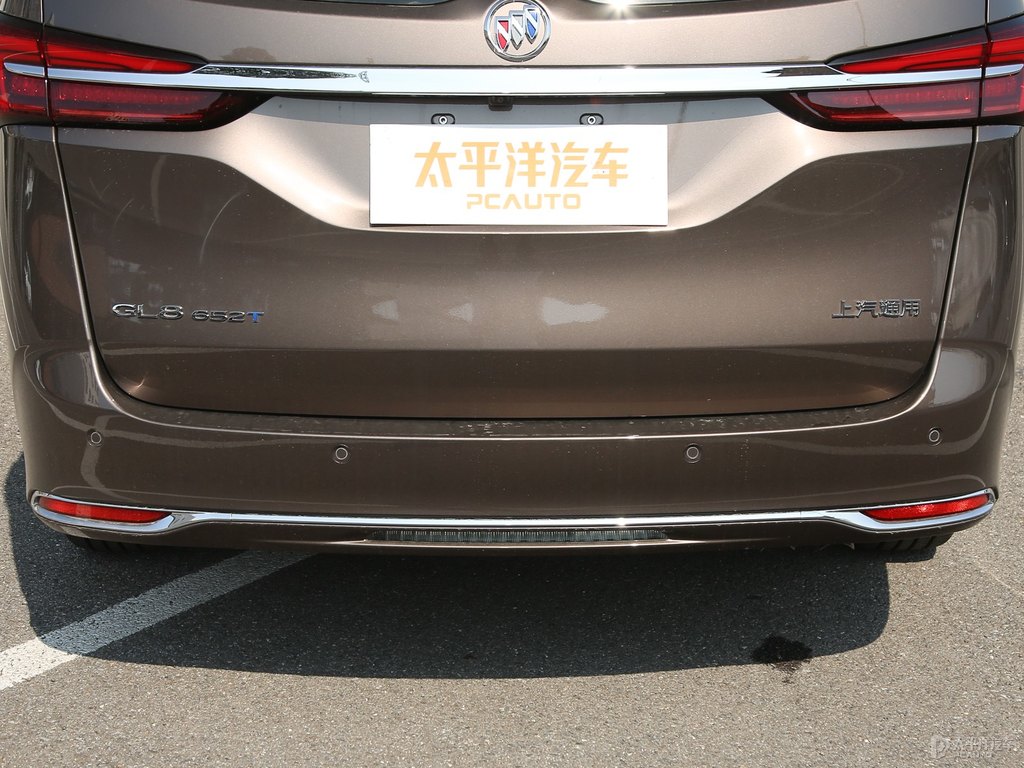 琥珀金別克GL8車尾外觀圖片