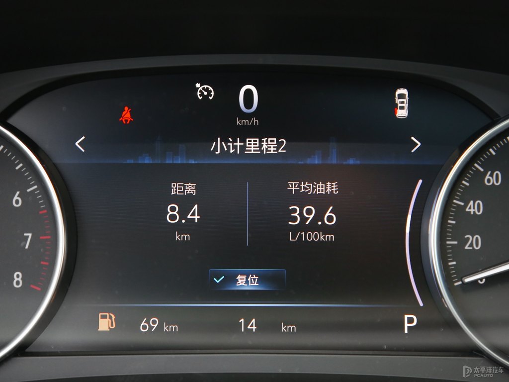 琥珀金別克GL8中控內飾圖片