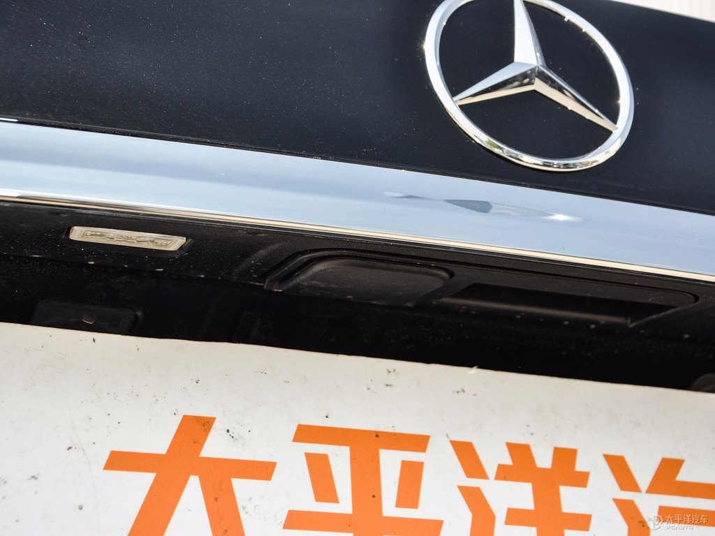 曜巖黑奔馳E級車尾外觀圖片