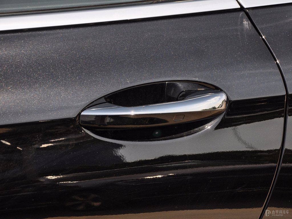 曜巖黑奔馳E級(jí)車身外觀圖片