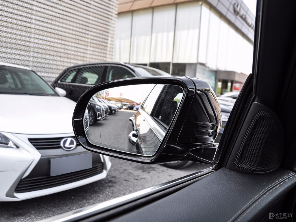曜巖黑奔馳E級(jí)車身外觀圖片