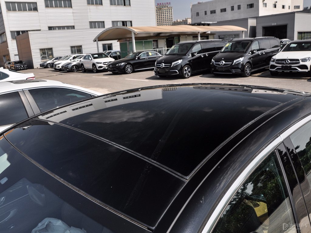 曜巖黑奔馳E級(jí)車身外觀圖片