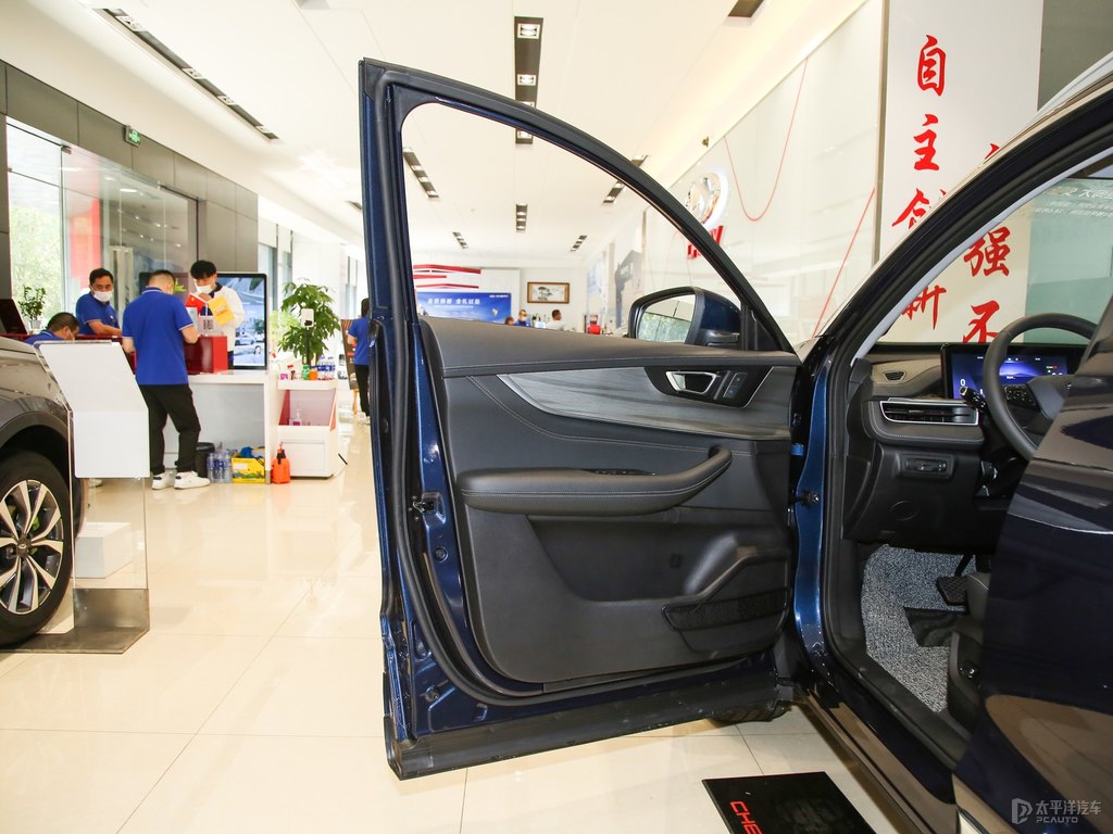 萊茵藍瑞虎8車廂內(nèi)飾圖片