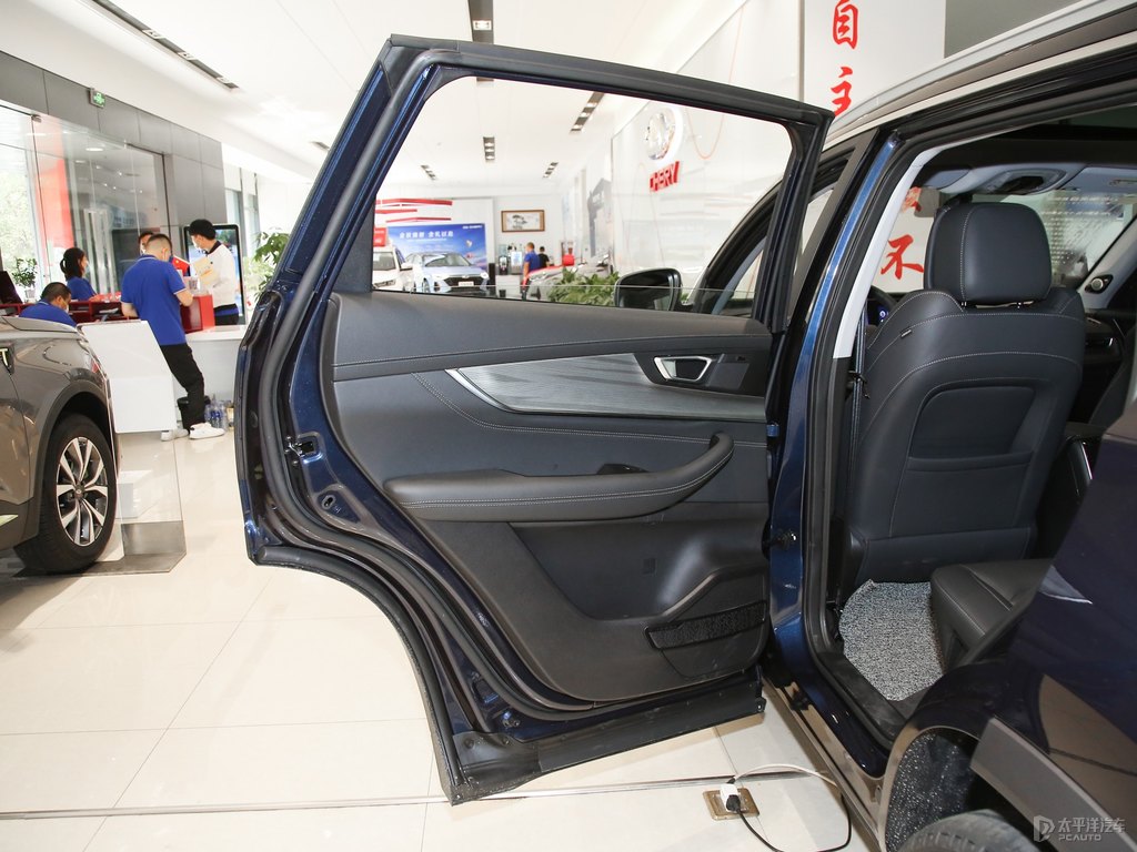 萊茵藍(lán)瑞虎8車廂內(nèi)飾圖片