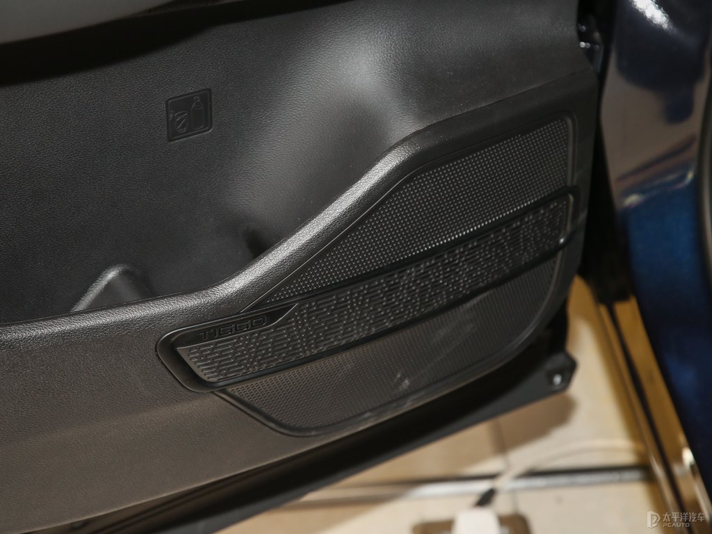 萊茵藍瑞虎8車廂內(nèi)飾圖片