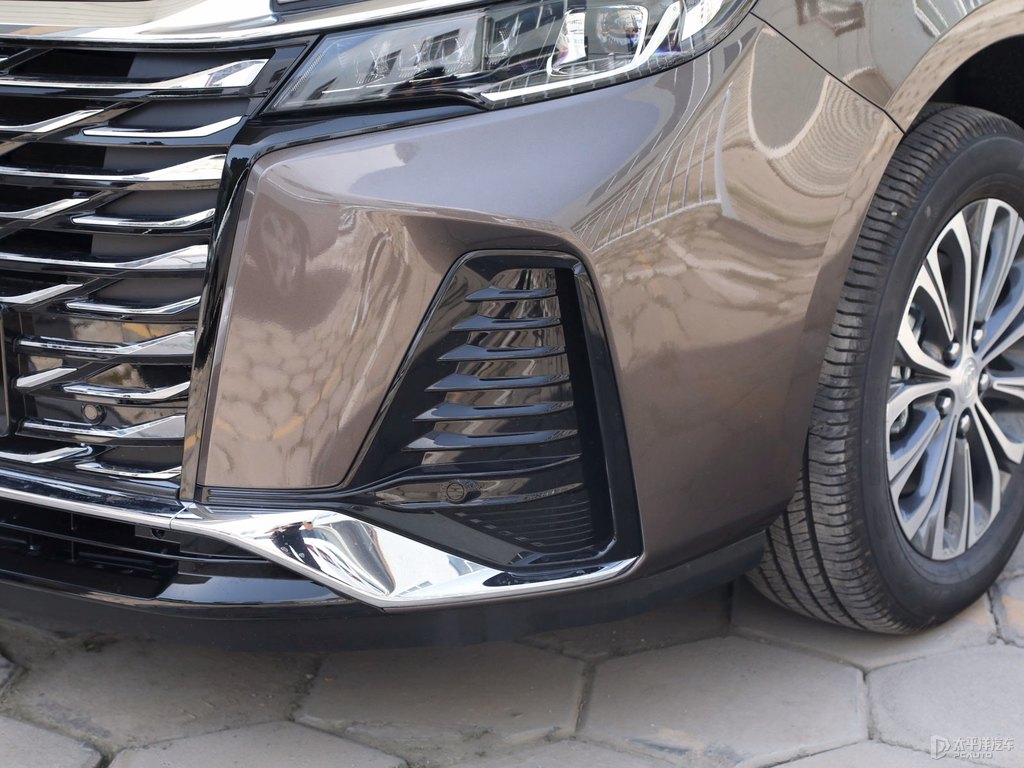 琥珀金別克GL8車頭外觀圖片