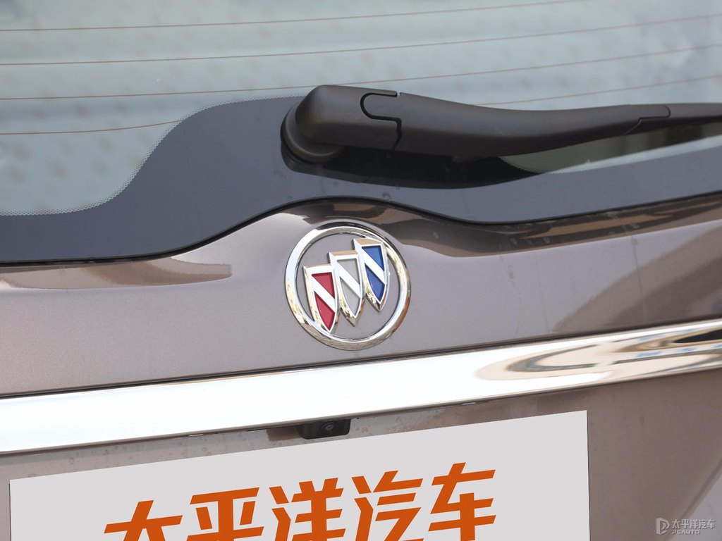 琥珀金別克GL8車尾外觀圖片