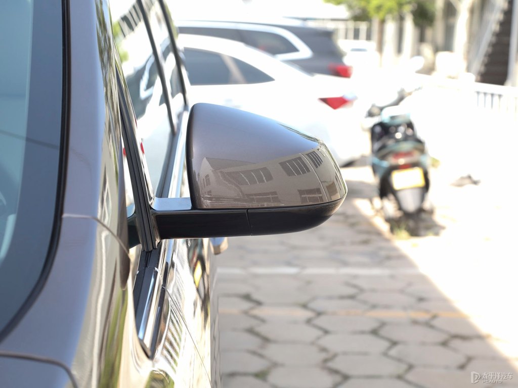 琥珀金別克GL8車身外觀圖片