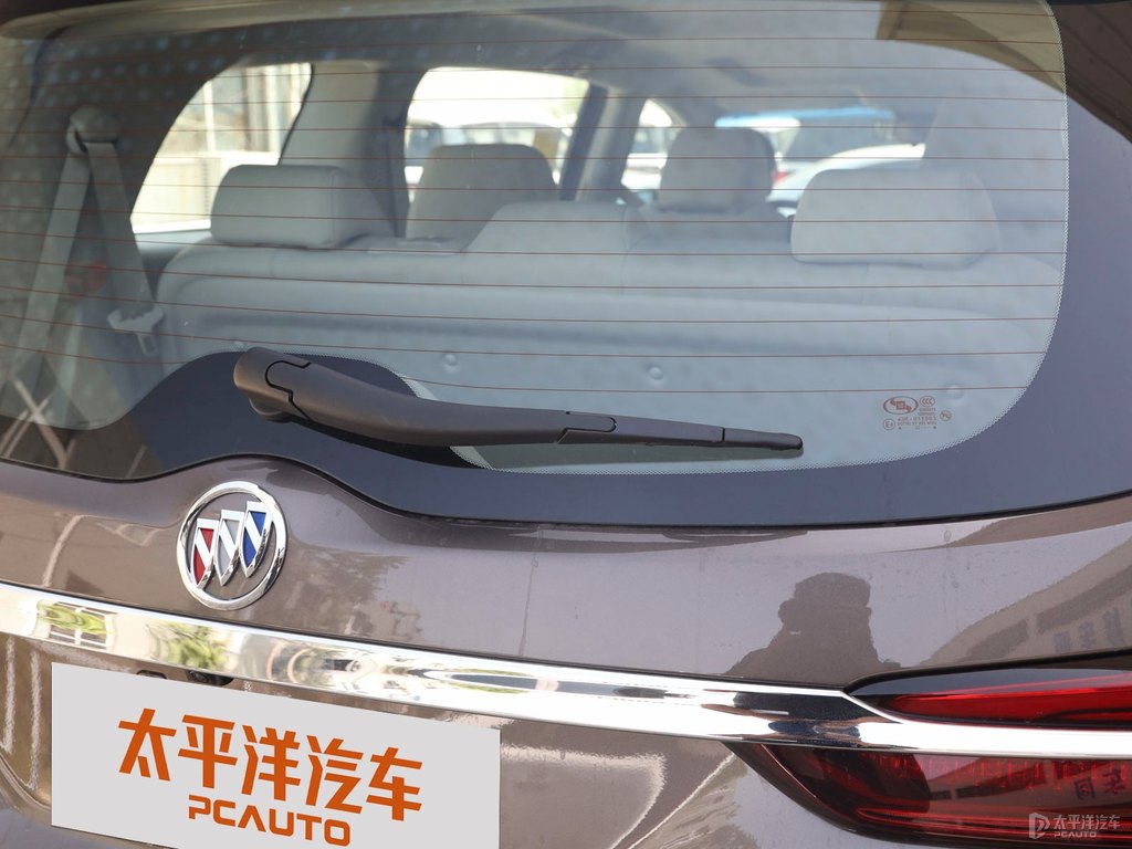 琥珀金別克GL8車尾外觀圖片