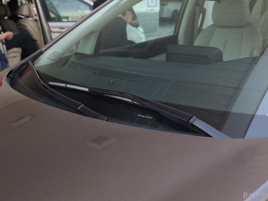 琥珀金別克GL8車身外觀圖片