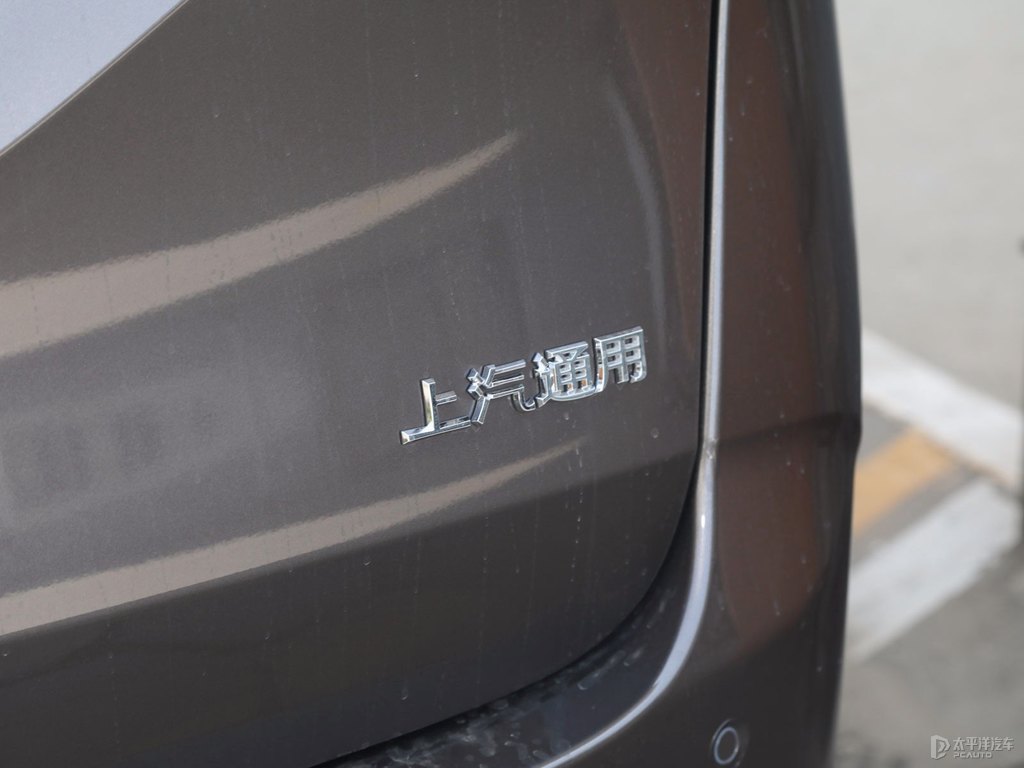 琥珀金別克GL8車尾外觀圖片