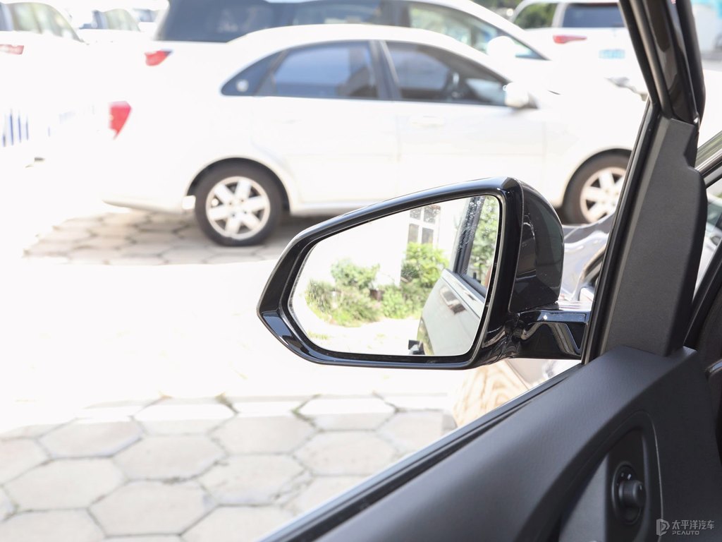 琥珀金別克GL8車身外觀圖片