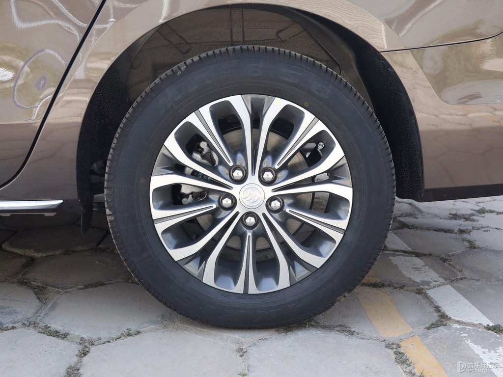 琥珀金別克GL8車身外觀圖片