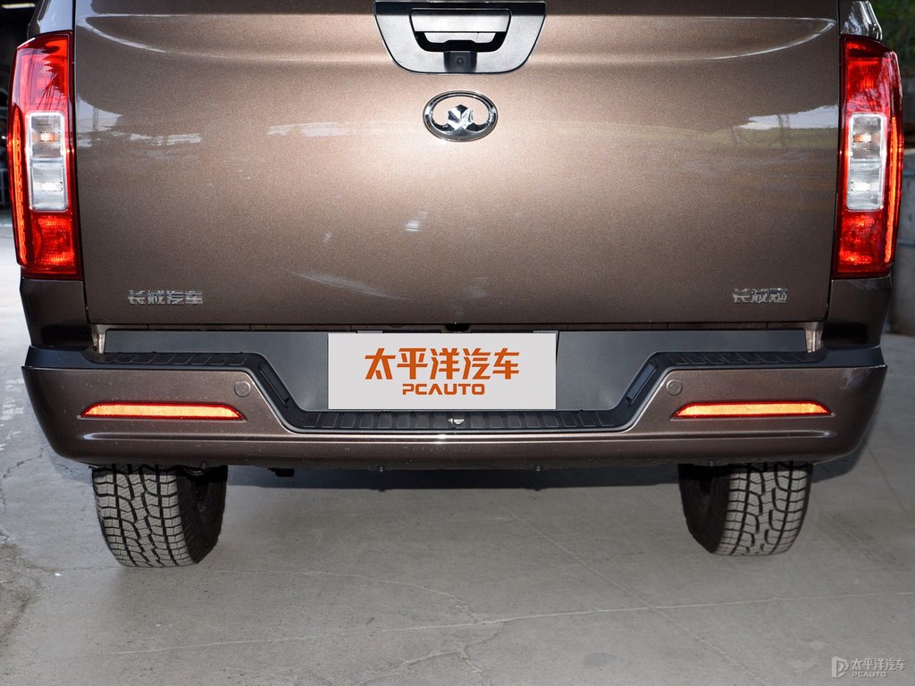 猛男棕炮車尾外觀圖片