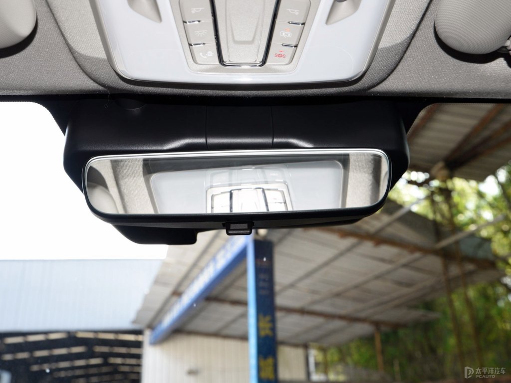 猛男棕炮車廂內(nèi)飾圖片