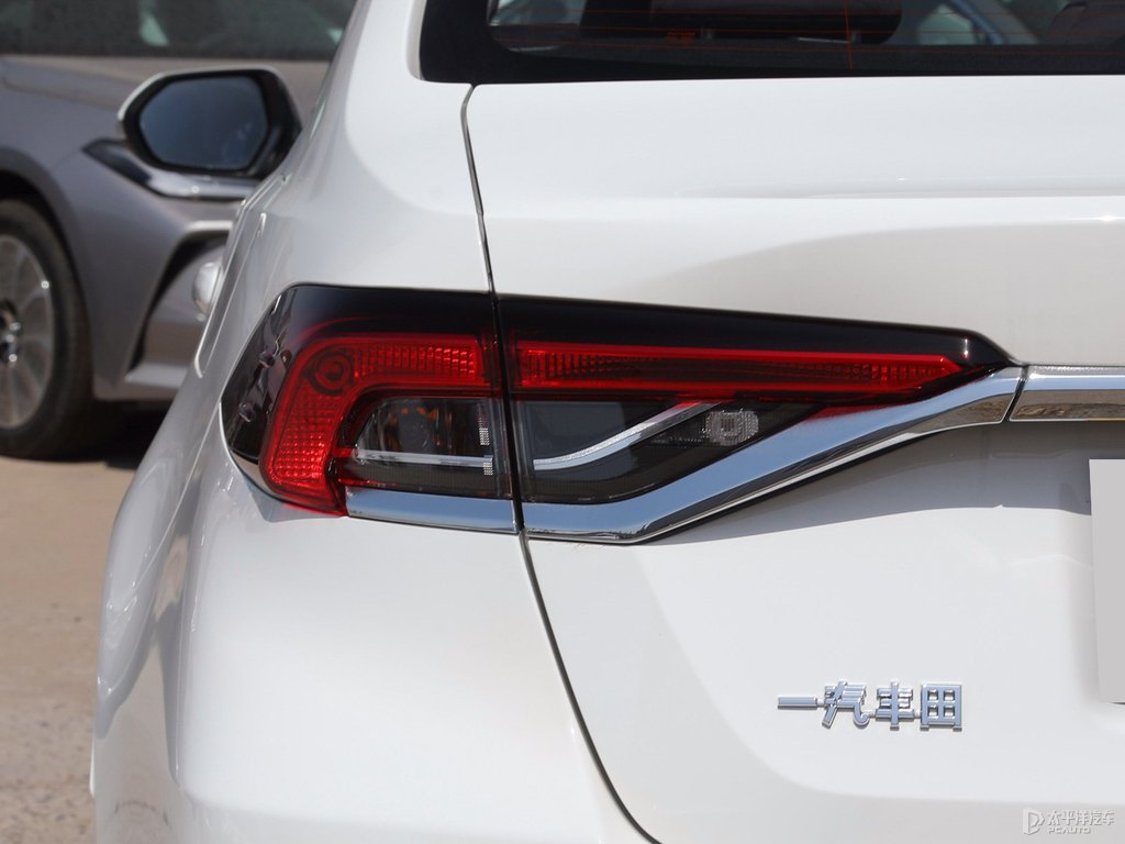 超級白色卡羅拉車尾外觀圖片