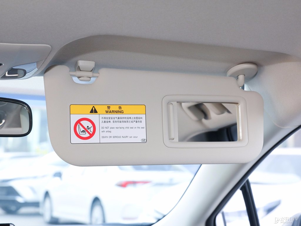 超級白色卡羅拉車廂內(nèi)飾圖片