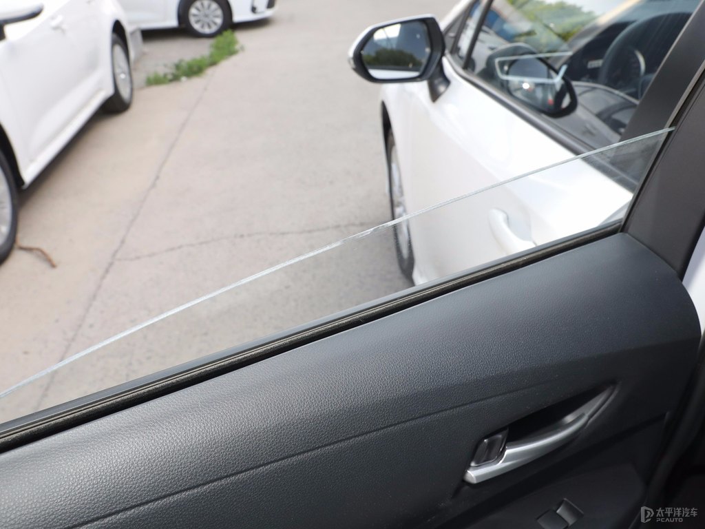 超級白色卡羅拉車廂內(nèi)飾圖片