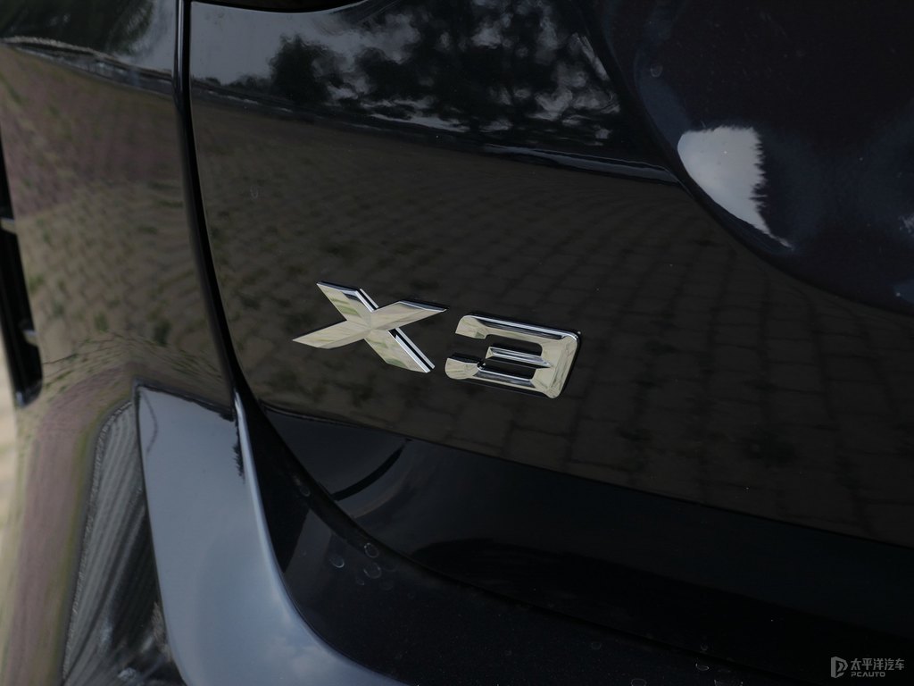 碳黑寶馬X3車尾外觀圖片