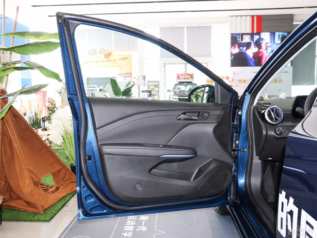 科魯澤車廂內(nèi)飾圖片