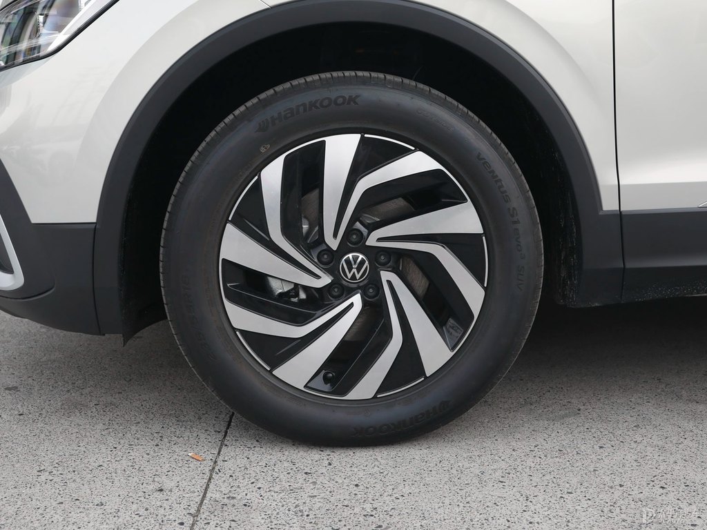 冰島銀途觀L車身外觀圖片