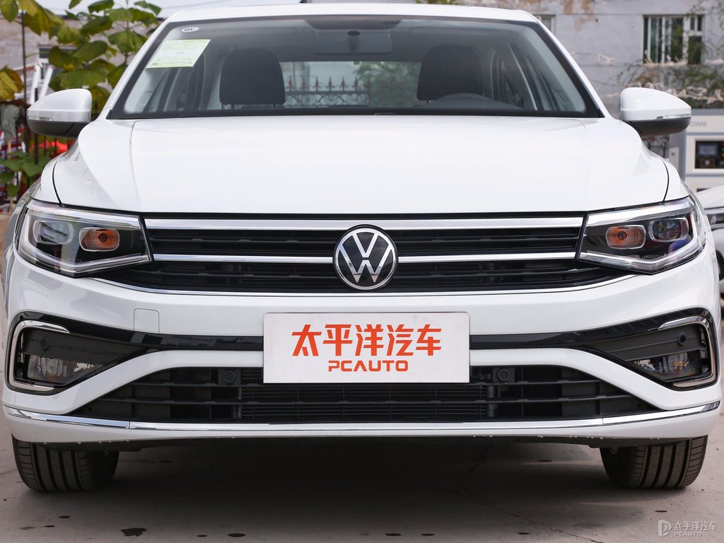 極地白寶來(lái)車(chē)頭外觀圖片