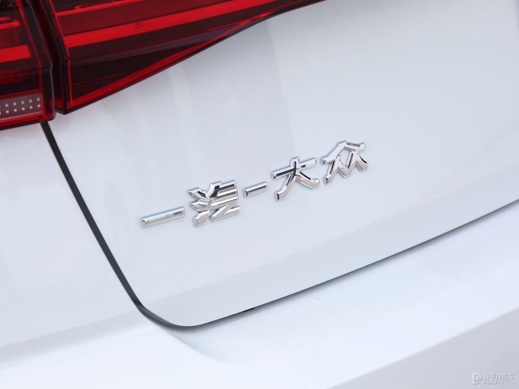 極地白寶來(lái)車(chē)尾外觀圖片
