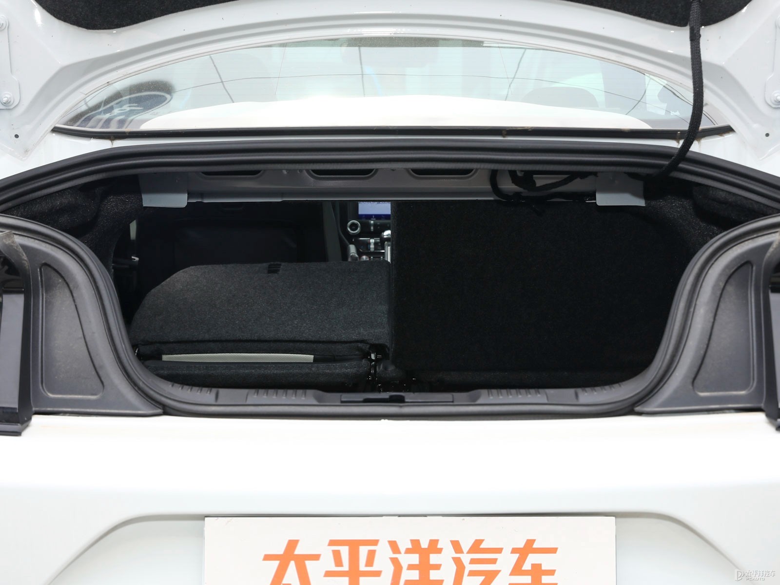 福特Mustang空間高清大圖