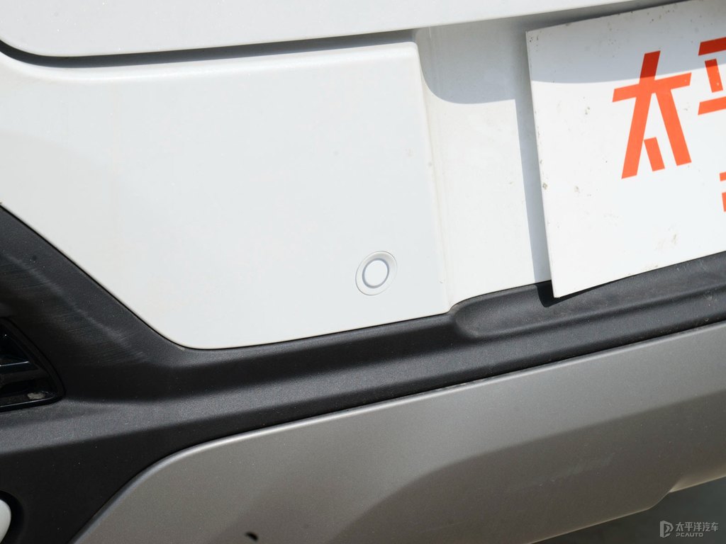 珍珠白瑞虎8車尾外觀圖片