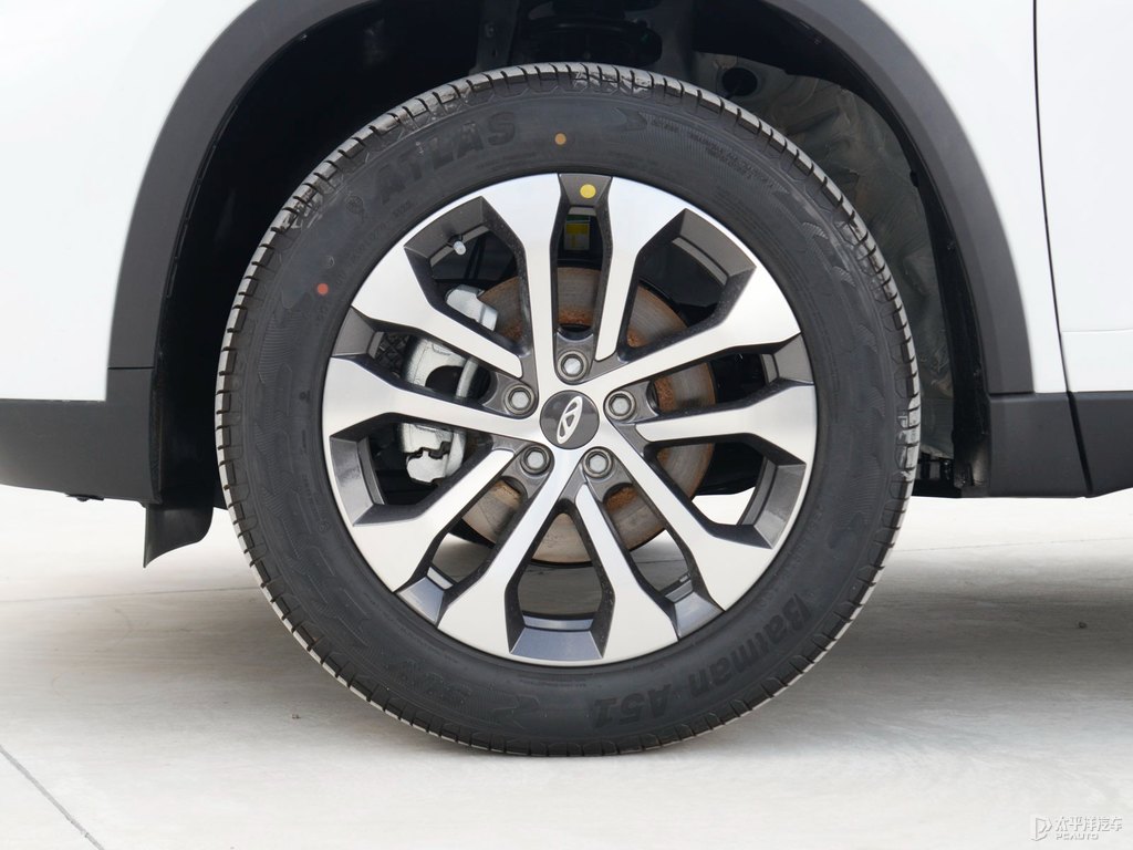 珍珠白瑞虎8車身外觀圖片