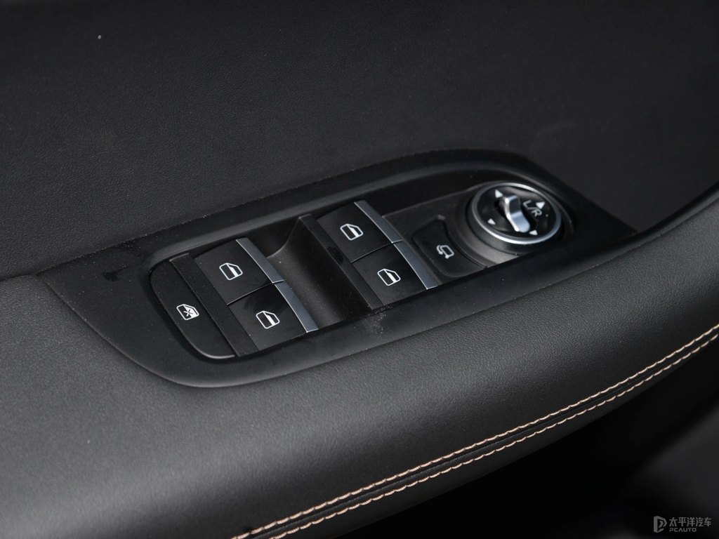 珍珠白瑞虎8車廂內(nèi)飾圖片
