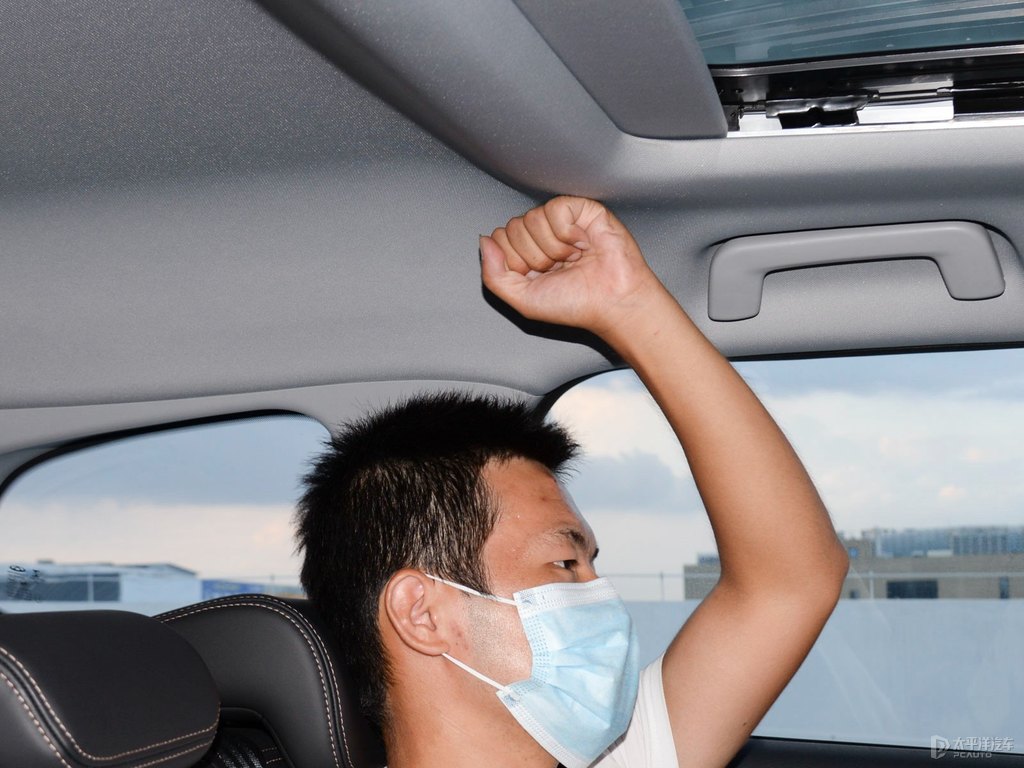 珍珠白瑞虎8駕乘空間空間圖片