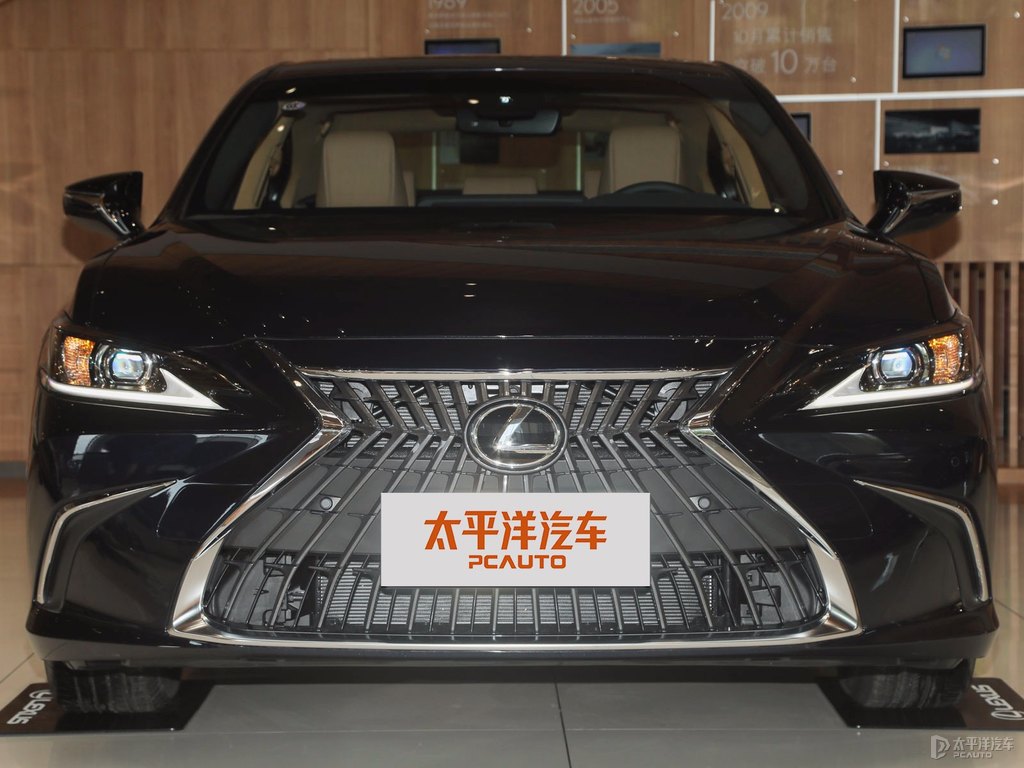 寶石藍(lán)雷克薩斯ES車頭外觀圖片