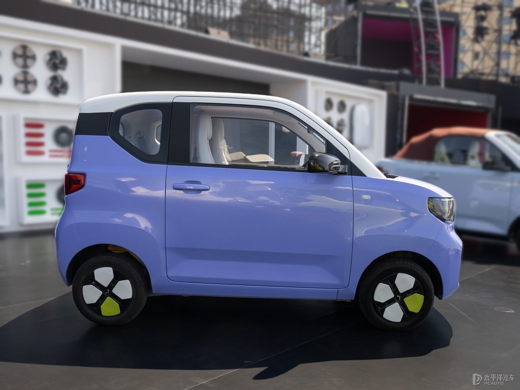 黑色+薰衣草紫宏光MINIEV整車外觀外觀圖片