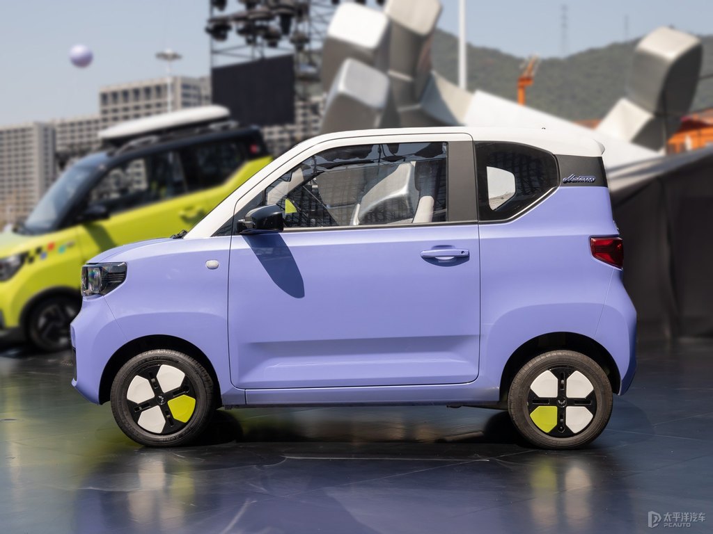 黑色+薰衣草紫宏光MINIEV整車外觀外觀圖片