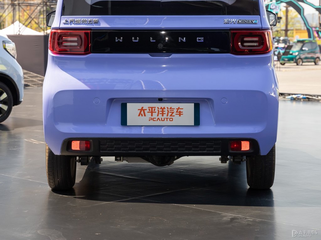 黑色+薰衣草紫宏光MINIEV車尾外觀圖片