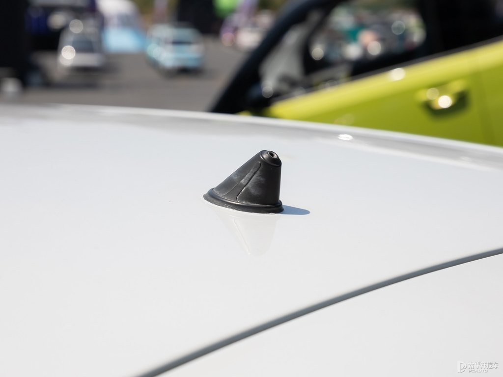黑色+薰衣草紫宏光MINIEV車身外觀圖片