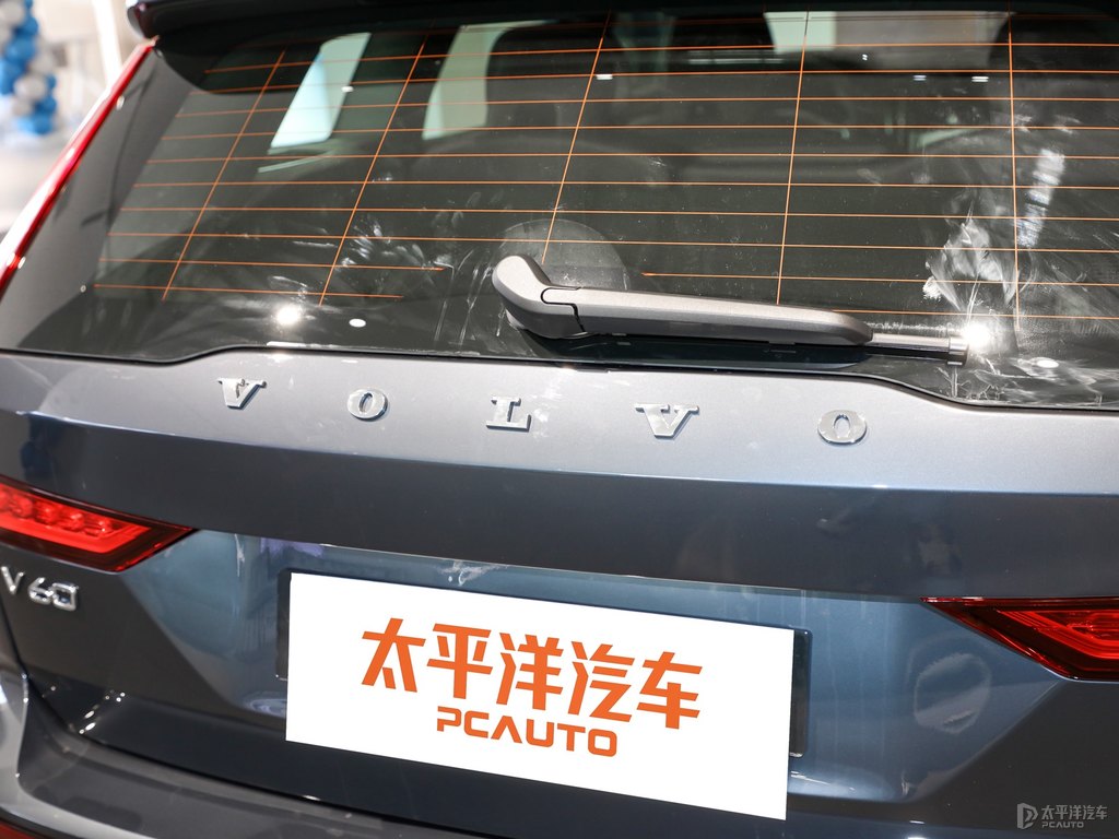 牛仔藍沃爾沃V60車尾外觀圖片