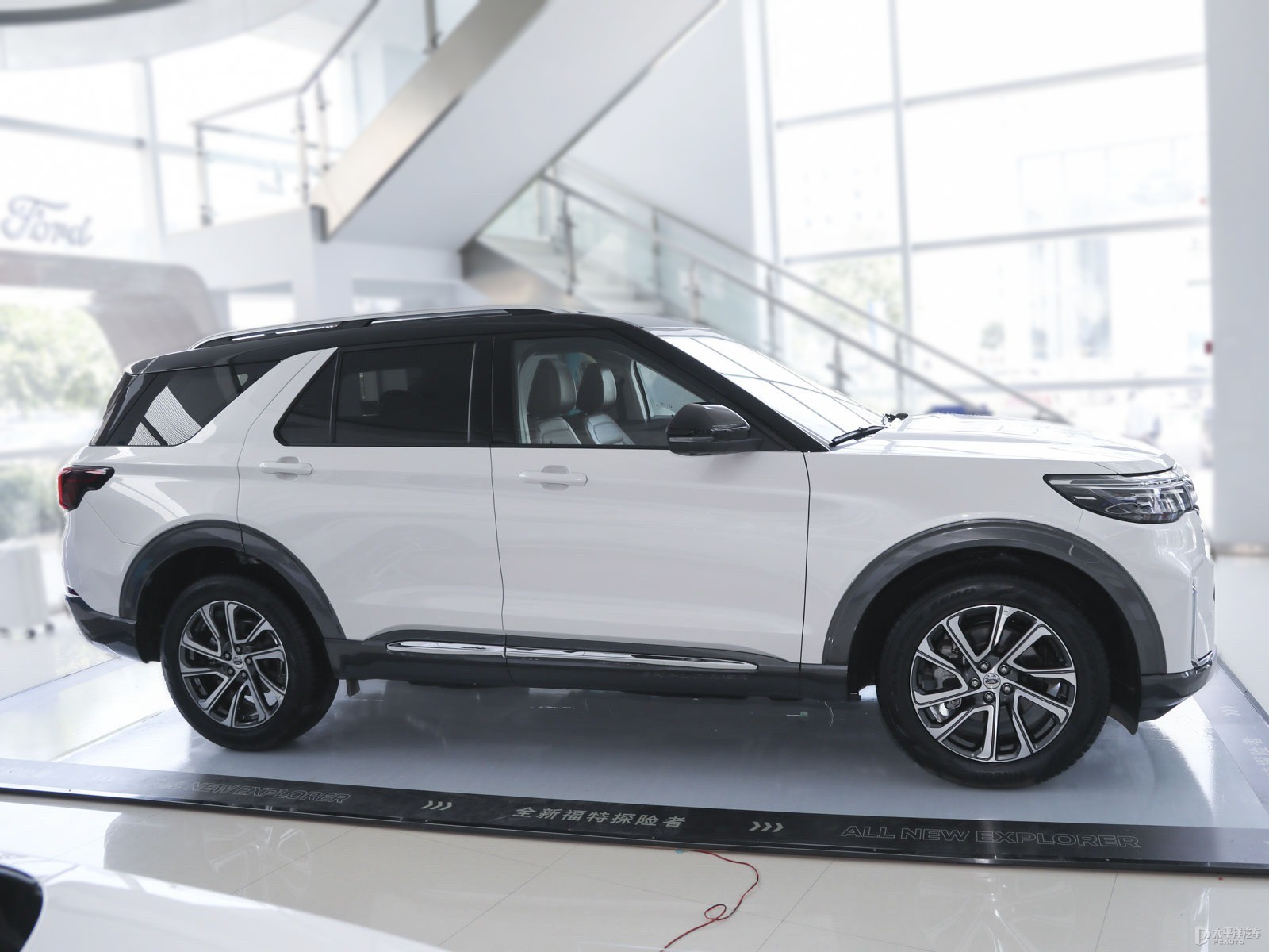 格陵蘭白探險(xiǎn)者整車外觀外觀圖片