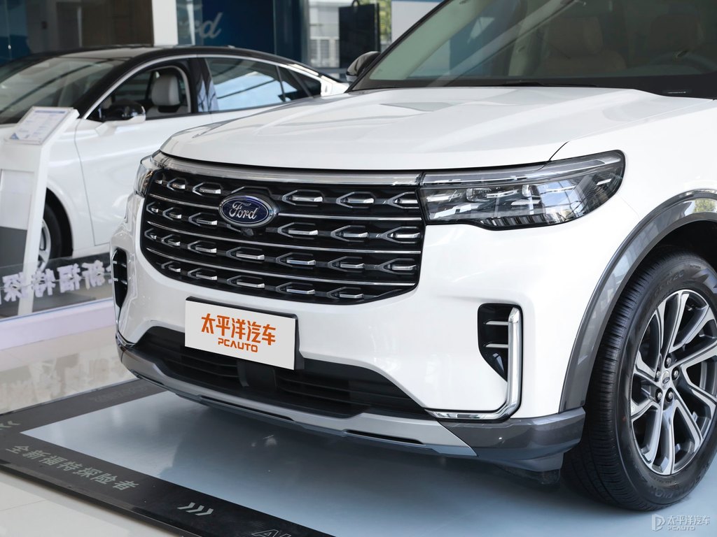 格陵蘭白探險(xiǎn)者車頭外觀圖片