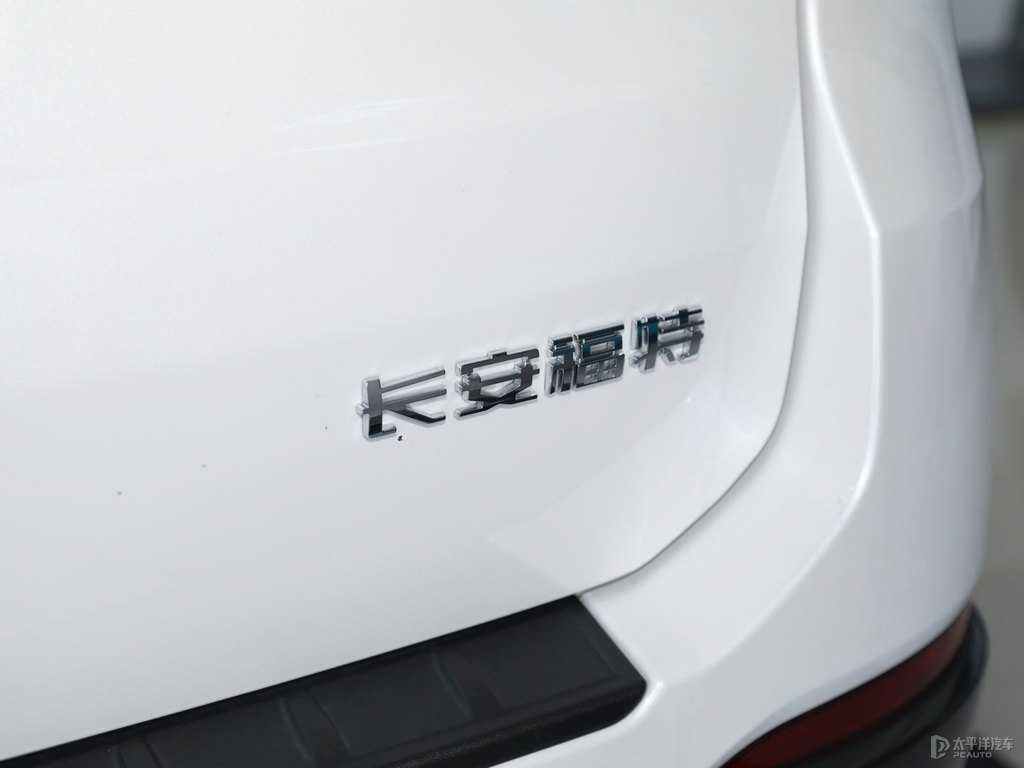 格陵蘭白探險(xiǎn)者車尾外觀圖片