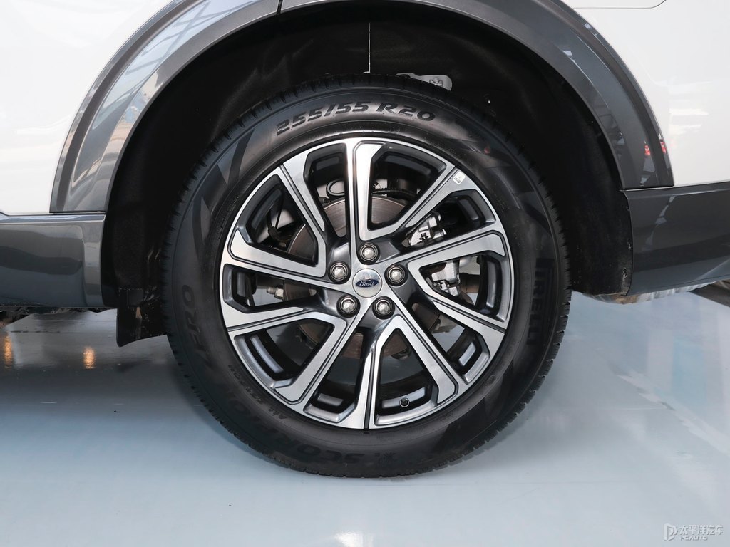 格陵蘭白探險(xiǎn)者車身外觀圖片
