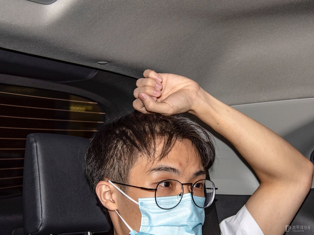 鉑金珍珠白漢蘭達駕乘空間空間圖片
