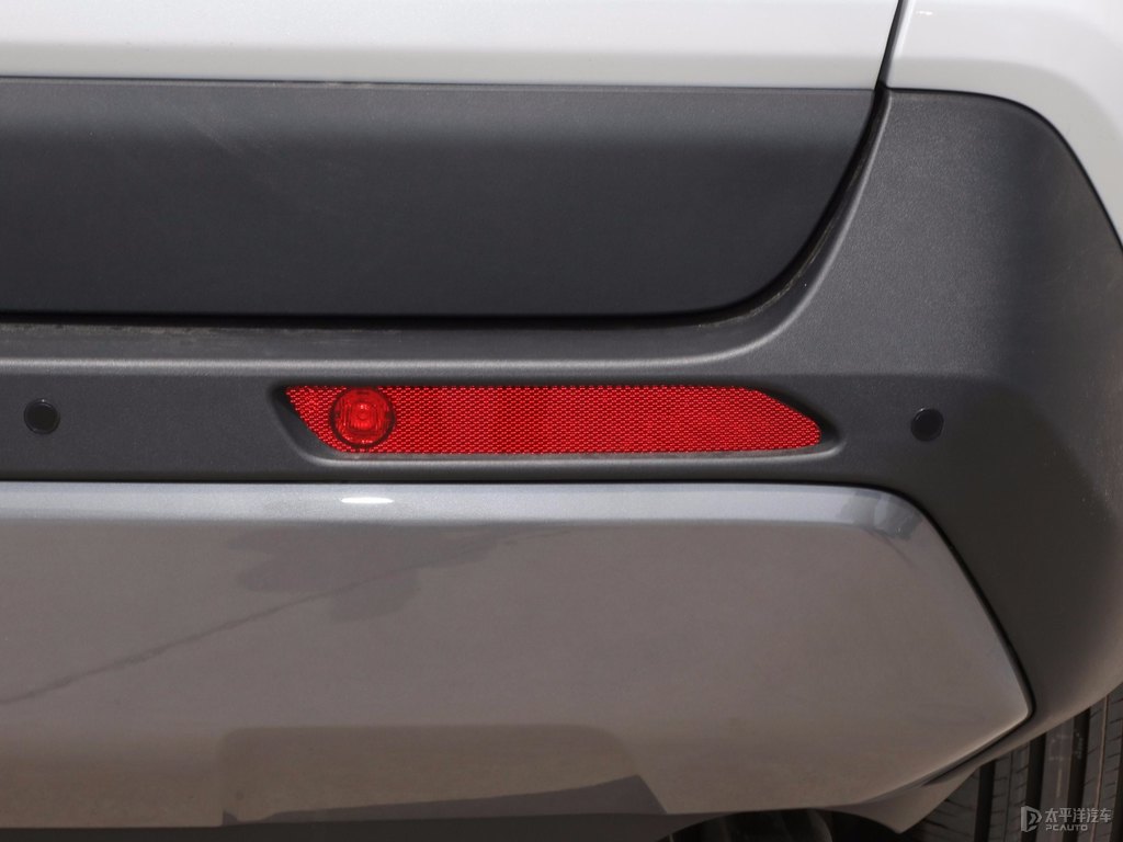 鉑金白RAV4榮放車尾外觀圖片