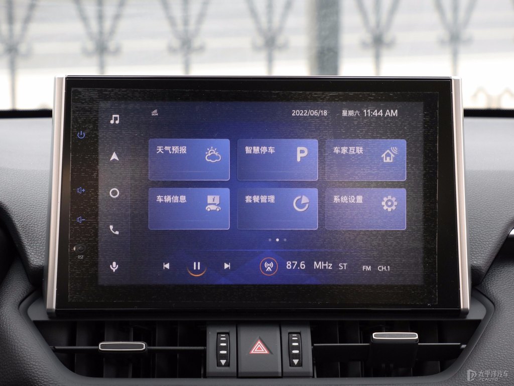 鉑金白RAV4榮放中控內(nèi)飾圖片