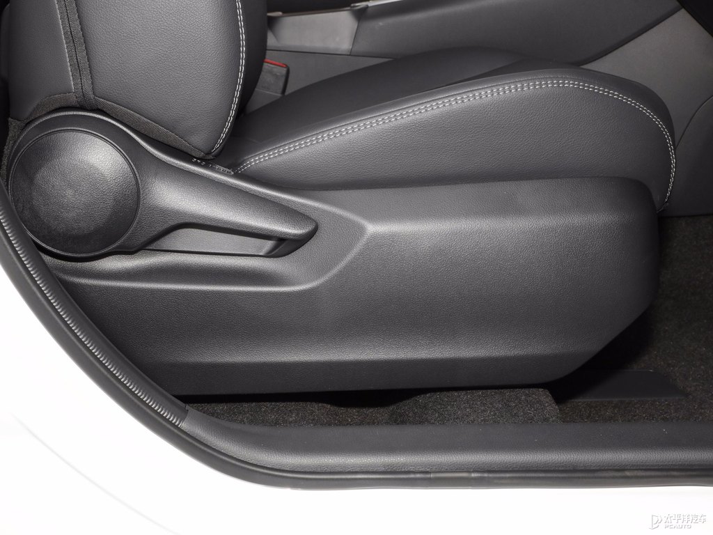 鉑金白RAV4榮放座椅內(nèi)飾圖片
