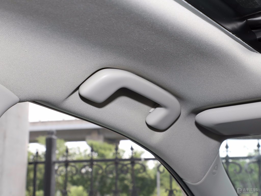 鉑金白R(shí)AV4榮放車廂內(nèi)飾圖片