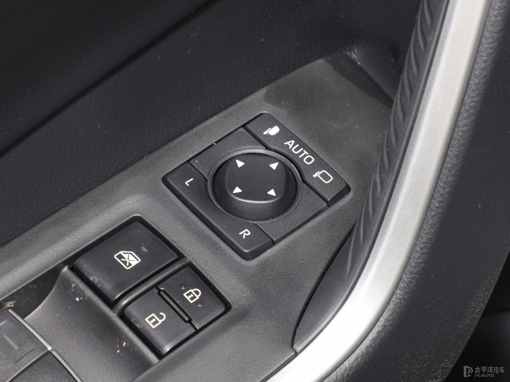 鉑金白R(shí)AV4榮放車廂內(nèi)飾圖片
