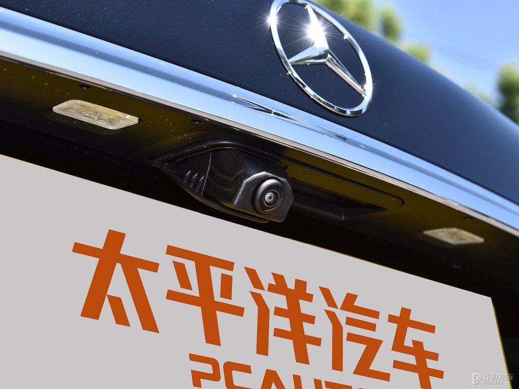 曜巖黑奔馳E級車尾外觀圖片